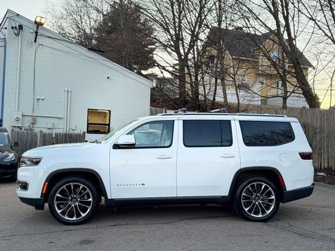 Used 2022 Jeep Wagoneer Series III w/ Premium Group I image 3