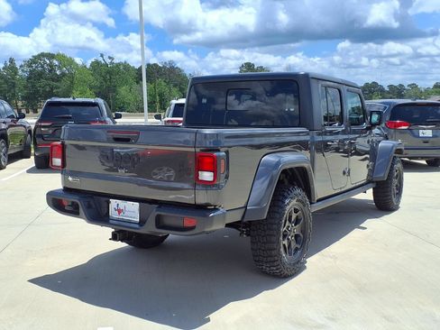 Used 2023 Jeep Gladiator Sport AWD/4WD image 6