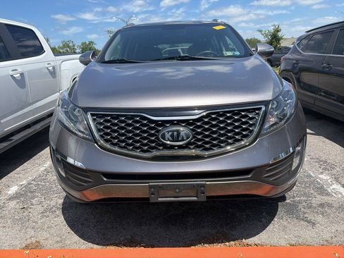 Used 2011 Kia Sportage SX w/ Premium Pkg w/Leather Seats image 2