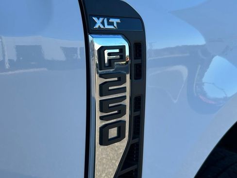Used 2025 Ford F250 XLT AWD/4WD image 39