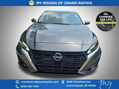 Used 2023 Nissan Altima 2.5 SV w/ SV Premium Package AWD/4WD image 3