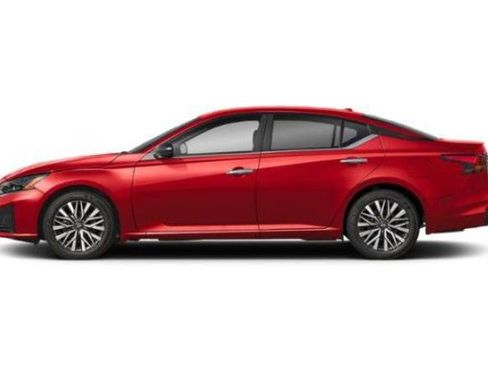 Used 2025 Nissan Altima 2.5 SV image 2