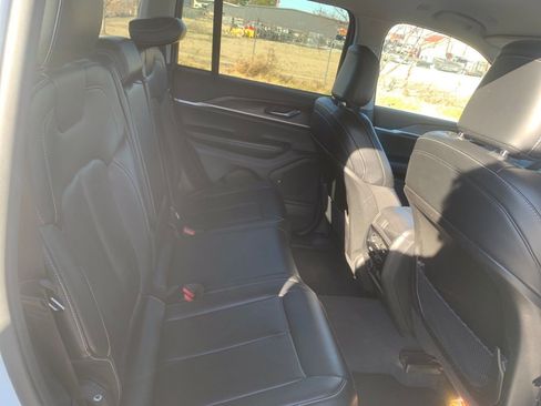 Used 2023 Jeep Grand Cherokee Limited image 31