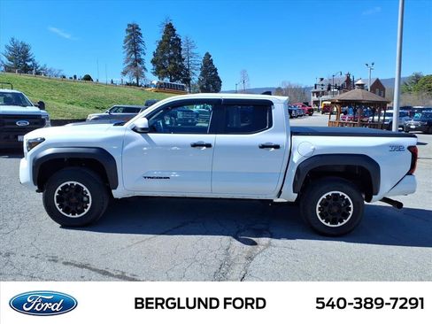 Used 2024 Toyota Tacoma TRD Off-Road image 8