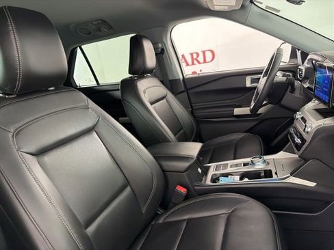 Used 2022 Ford Explorer XLT w/ Equipment Group 202A RWD image 16