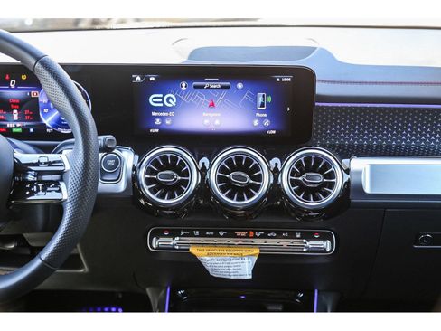Used 2024 Mercedes-Benz EQB 300 4MATIC image 11
