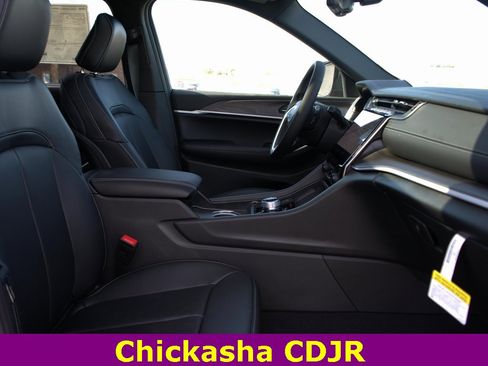 New 2025 Jeep Grand Cherokee L Limited w/ Luxury Tech Group II image 18