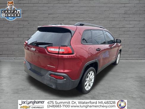 Used 2017 Jeep Cherokee Sport FWD image 3
