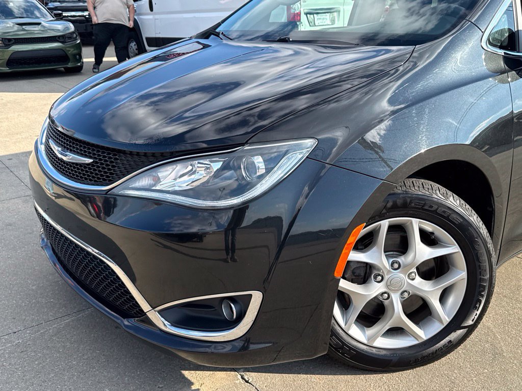 Used 2018 Chrysler Pacifica Touring Plus w/ Tire & Wheel Group FWD image 20