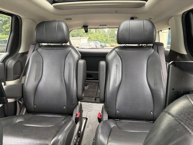 Used 2022 Kia Carnival SX Prestige FWD image 25