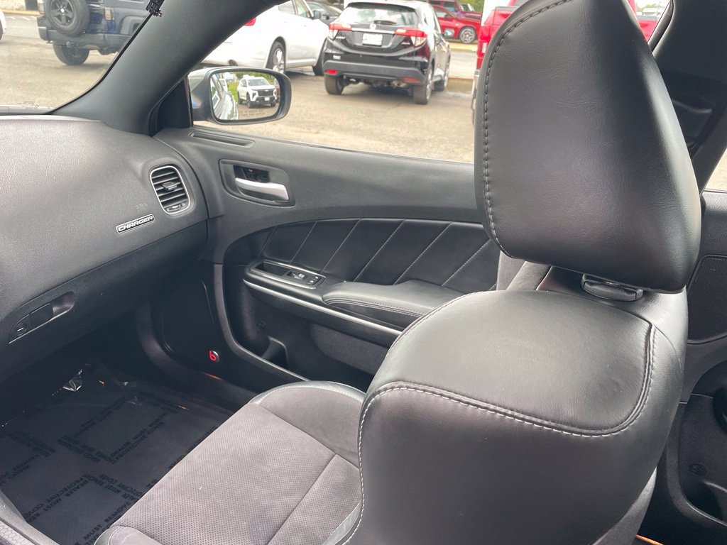 Used 2018 Dodge Charger R/T w/ Plus Group RWD image 23