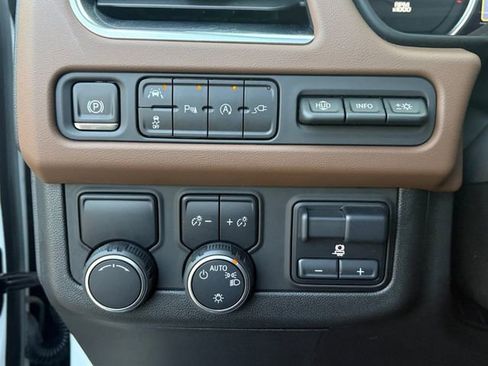 Used 2021 Chevrolet Tahoe High Country w/ Premium Package image 5