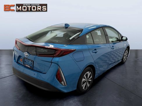 Used 2019 Toyota Prius Prime Advanced w/ Carpet Mat Package FWD image 6