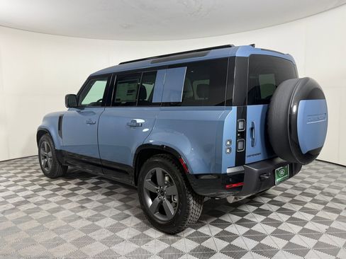 New 2026 Land Rover Defender 110 X-Dynamic SE image 3