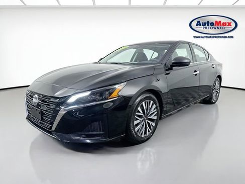Used 2024 Nissan Altima 2.5 SV FWD image 3
