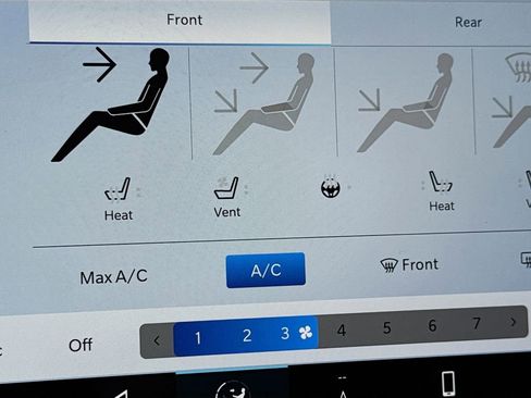 New 2026 Chrysler Pacifica Limited w/ S Appearance Package FWD image 19