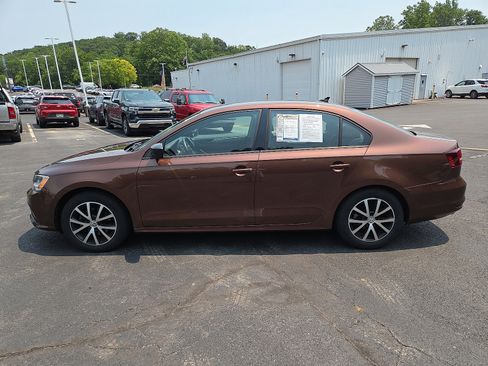 Used 2016 Volkswagen Jetta SE FWD image 6