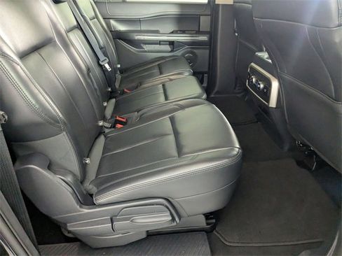 Used 2024 Ford Expedition Max XLT image 34