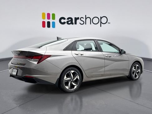 Used 2023 Hyundai Elantra SEL w/ Convenience Package FWD image 5