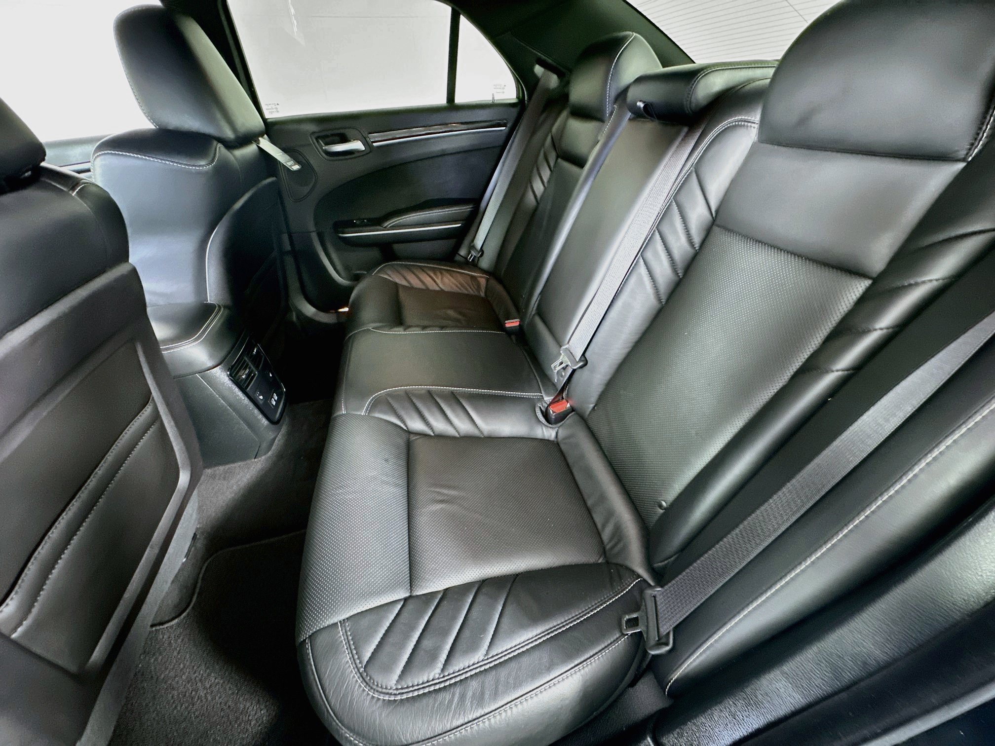 Used 2023 Chrysler 300 C RWD image 26