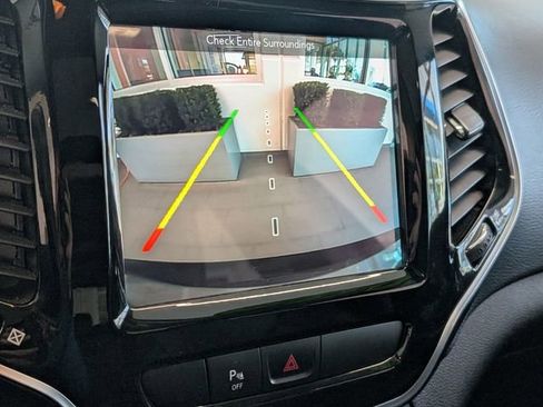 Used 2019 Jeep Cherokee Limited AWD/4WD image 20