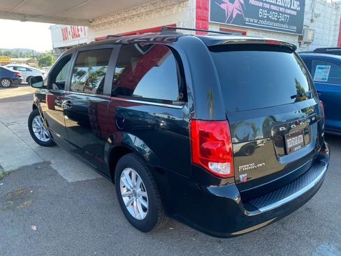 Used 2020 Dodge Grand Caravan SXT image 2