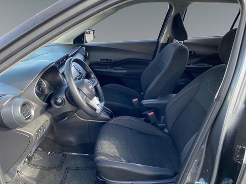 Used 2022 Nissan Kicks S w/ Interior Electronics Package FWD image 9