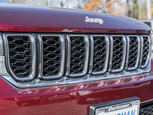 New 2025 Jeep Grand Cherokee Laredo X w/ Luxury Tech Group I image 12