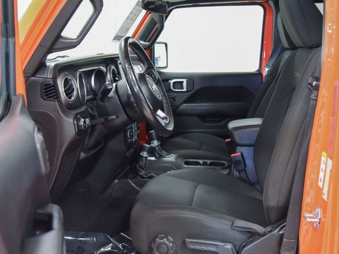 Used 2018 Jeep Wrangler Unlimited Sahara AWD/4WD image 13