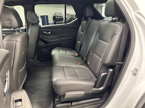 Used 2023 Chevrolet Traverse LT w/ LT Premium Package AWD/4WD image 46