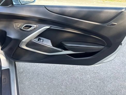 Used 2017 Chevrolet Camaro SS RWD image 9