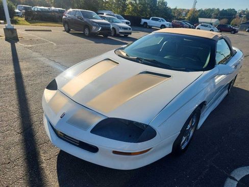 Used 1995 Chevrolet Camaro LT RWD image 3