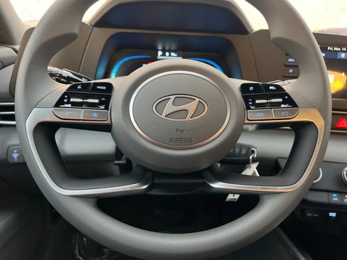 New 2026 Hyundai Elantra SE FWD image 22