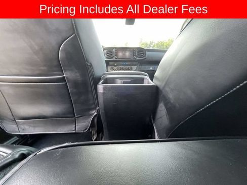 Used 2022 Toyota Tacoma SR AWD/4WD image 15