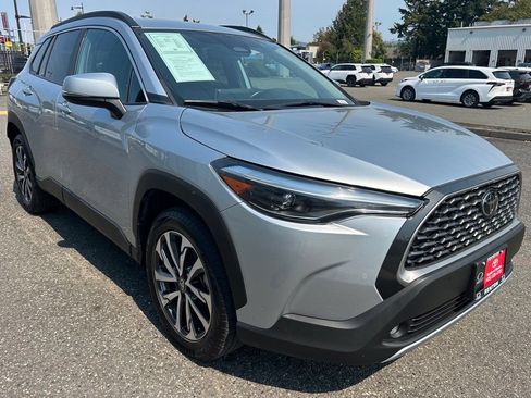 Certified 2024 Toyota Corolla Cross XLE FWD image 3