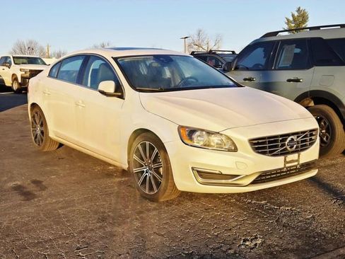 Used 2017 Volvo S60 T5 Inscription w/ Convenience Package image 4