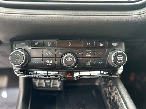 Used 2021 Dodge Durango R/T w/ Tow 'N Go Package AWD/4WD image 28