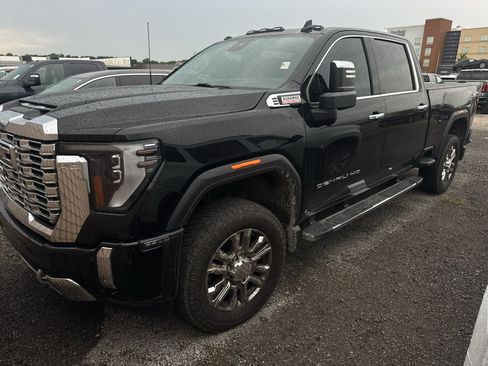 Used 2024 GMC Sierra 2500 Denali w/ Denali Reserve Package AWD/4WD image 1