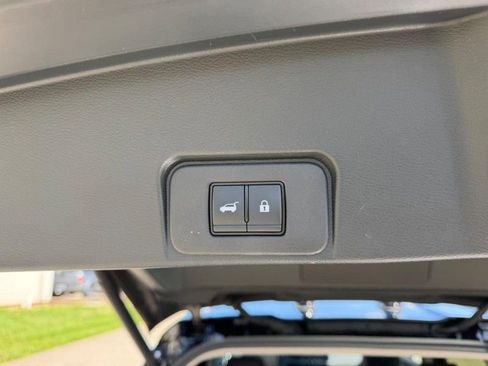 Used 2025 Nissan Rogue Platinum w/ Tech Package AWD/4WD image 6