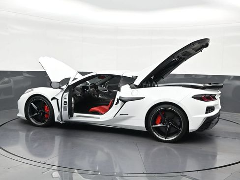 Used 2025 Chevrolet Corvette E-Ray AWD/4WD image 34