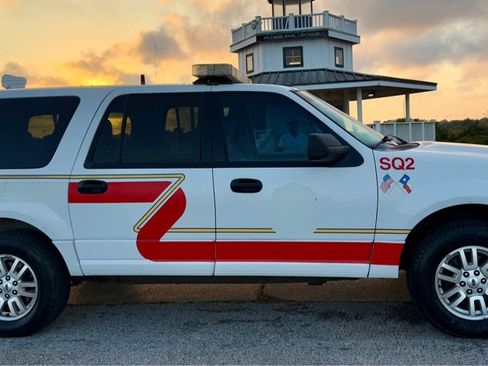 Used 2011 Ford Expedition EL XL image 4