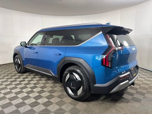 Used 2024 Kia EV9 Wind image 5