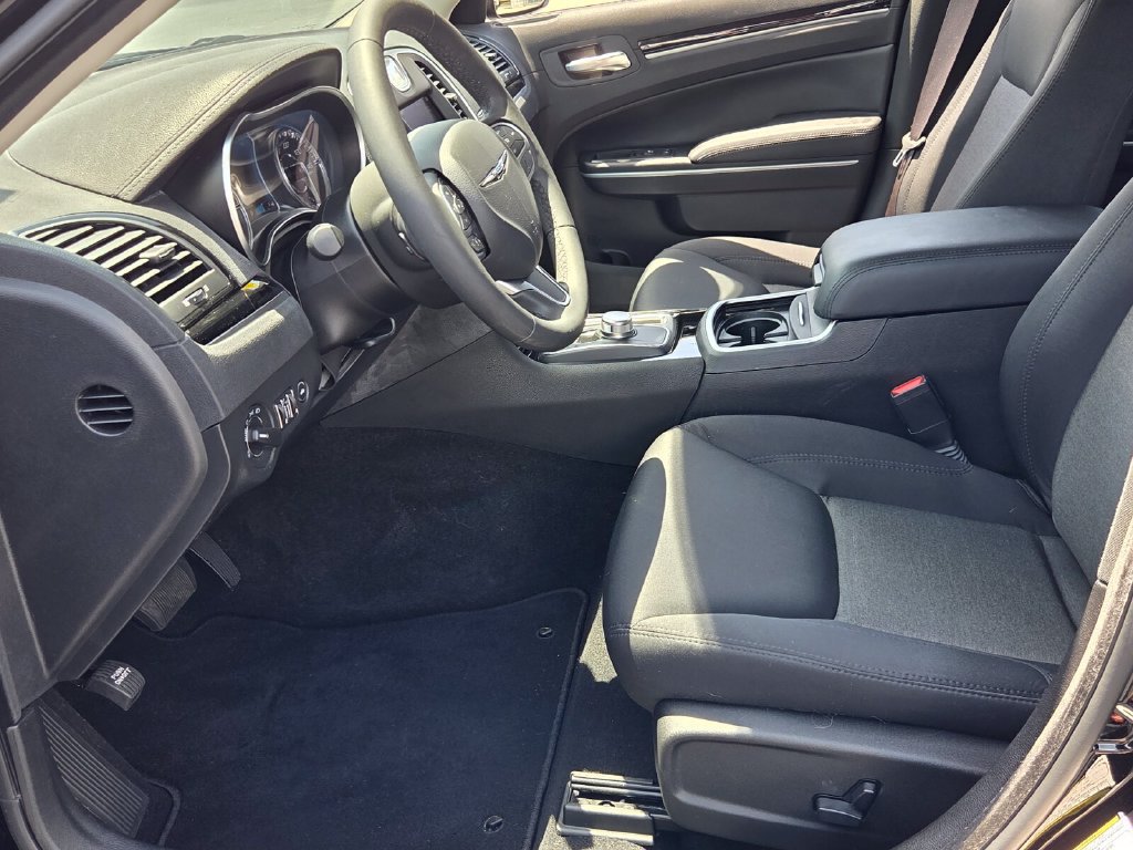 Used 2023 Chrysler 300 Touring w/ Sport Appearance Package RWD image 3