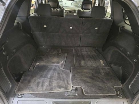 Used 2011 Jeep Grand Cherokee Laredo image 9