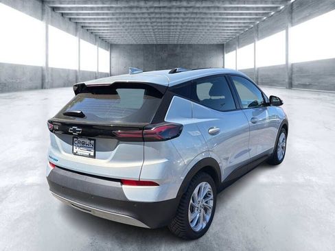 Used 2023 Chevrolet Bolt EUV LT w/ Driver Confidence Package FWD image 3