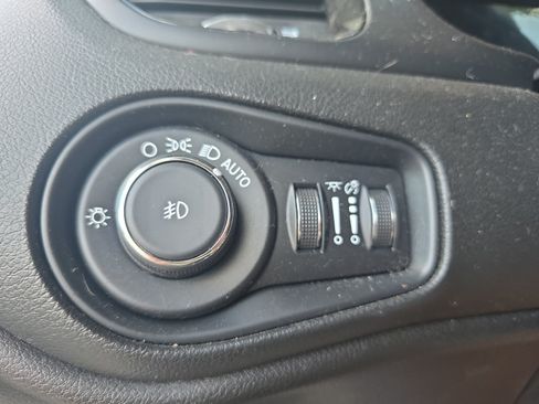 Used 2020 Jeep Renegade Altitude FWD image 26