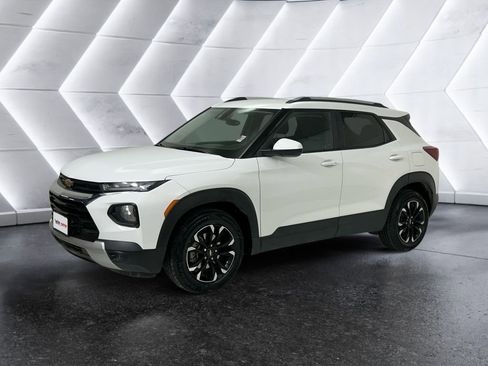 Used 2022 Chevrolet TrailBlazer LT w/ Convenience Package image 3