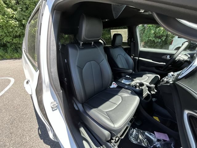 New 2026 Chrysler Pacifica Select AWD/4WD image 15