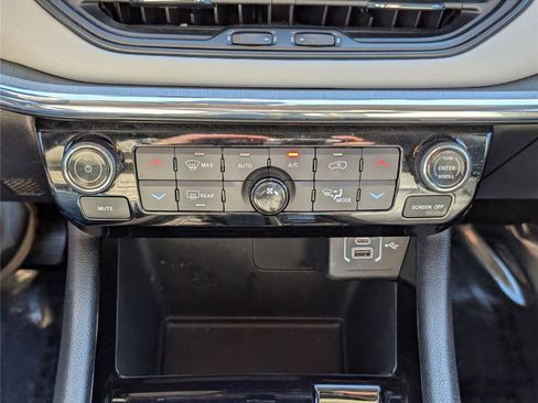 Used 2022 Jeep Compass Limited w/ Sun and Sound Group image 26