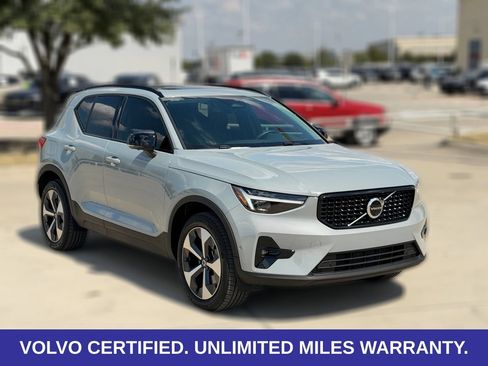 Certified 2026 Volvo XC40 B5 Plus AWD/4WD image 5